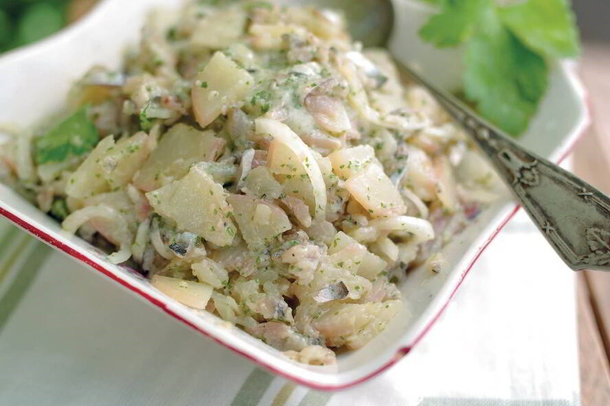 Рецепт картофельный салат с тюлькой и квашеной капустой