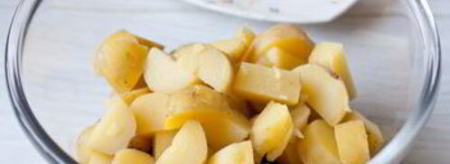 картофельный салат с яйцами и горошком. Шаг 3