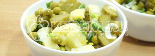 картофельный салат с зеленым горошком. Шаг 6