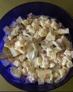 Картофельный салат с жареной колбасой