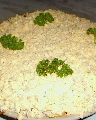 Салат из картофеля с копченой горбушей