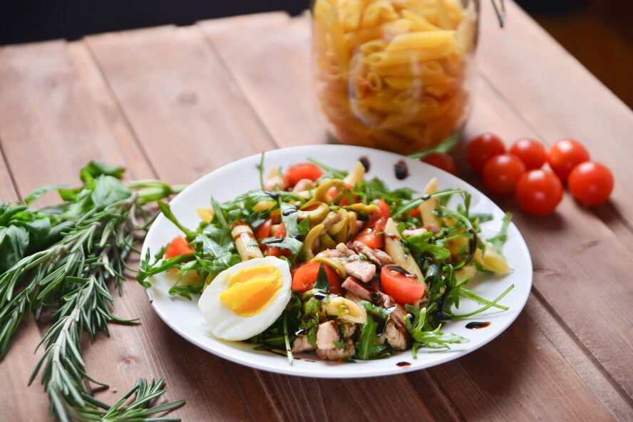 Рецепт холодный салат с пастой пенне и курицей