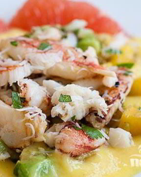 Крабовый салат с манго