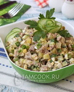 Салат Оливье с говядиной и свежими огурцами
