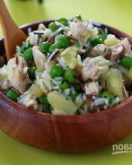 Порционный салат с курицей и ананасом