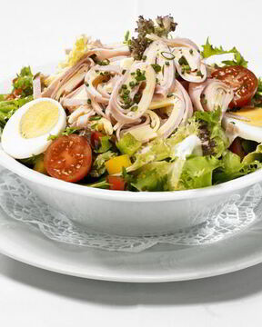 Салат баварский с колбасой