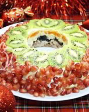 Салат Дамский каприз с куриными бедрышками