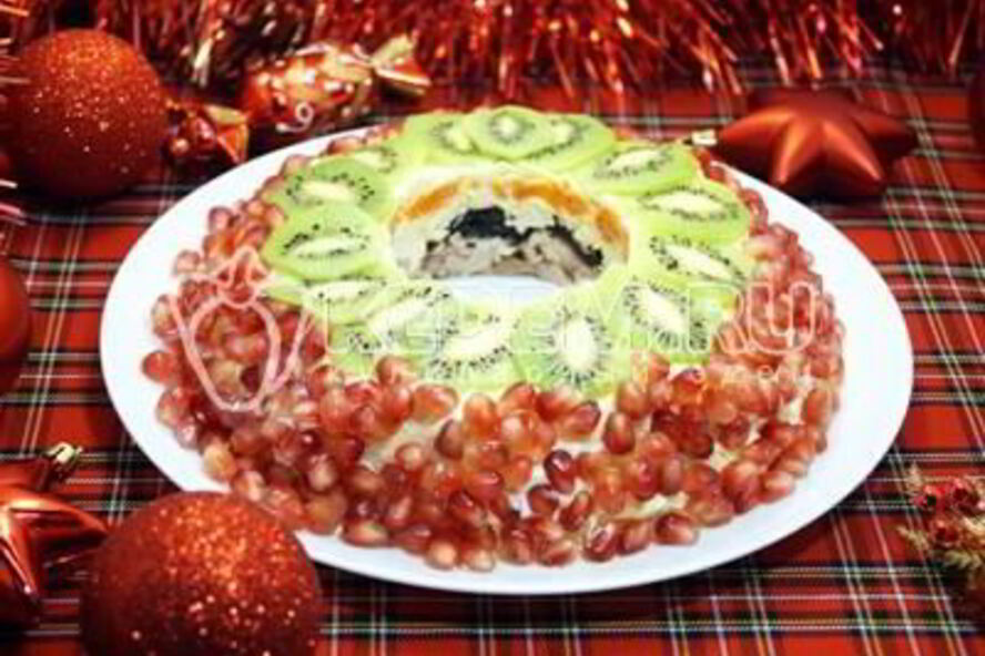 Рецепт салат дамский каприз с куриными бедрышками