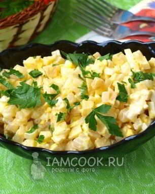 Салат из кальмаров с яблоками