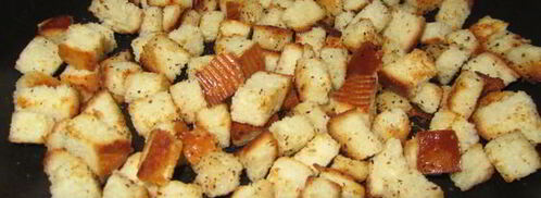 салат из крабовых палочек с авокадо и сухариками. Шаг 2