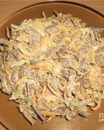 Салат из куриных сердечек с грибами и морковью