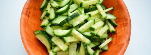 салат из пекинской капусты, огурцов и горошка. Шаг 3