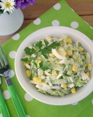 Салат из пекинской капусты с кукурузой