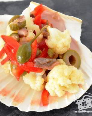 Салат из цветной капусты с анчоусами