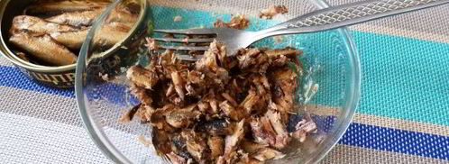 салат мимоза со шпротами. Шаг 4