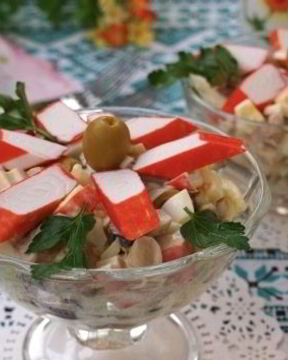 Салат новогодний из крабовых палочек