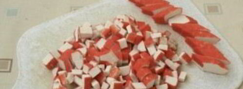 салат новогодний из крабовых палочек. Шаг 3