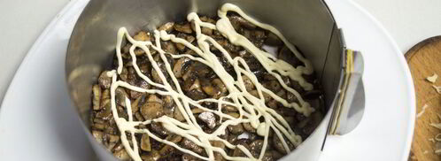 салат грибы под шубой. Шаг 8