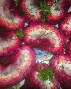 Сельдь под шубой в виде рулета