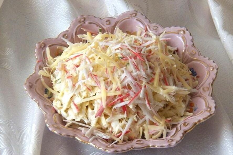 Рецепт салат с капустой и крабовыми палочками