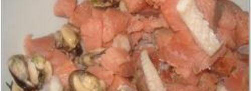 салат с копченой горбушей и морским коктейлем. Шаг 2