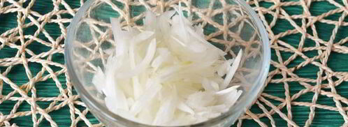 салат с копченой колбасой и солеными огурцами. Шаг 6