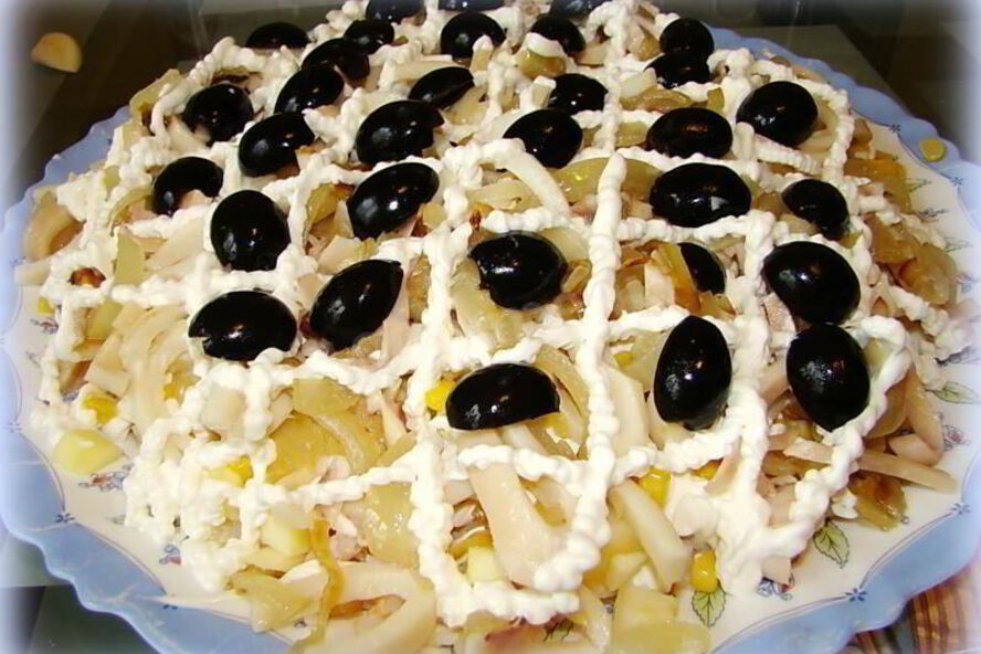 Рецепт салат с креветками и кальмарами и кукурузой