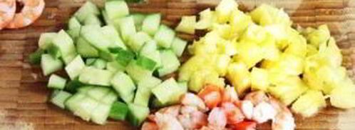 салат с креветками и рисом. Шаг 2