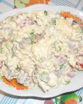 Салат с куриными сердечками и помидорами черри