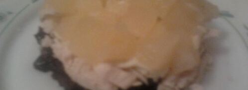 салат с курицей, ананасом и черносливом. Шаг 3