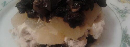 салат с курицей, ананасом и черносливом. Шаг 4