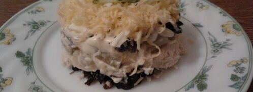 салат с курицей, ананасом и черносливом. Шаг 6