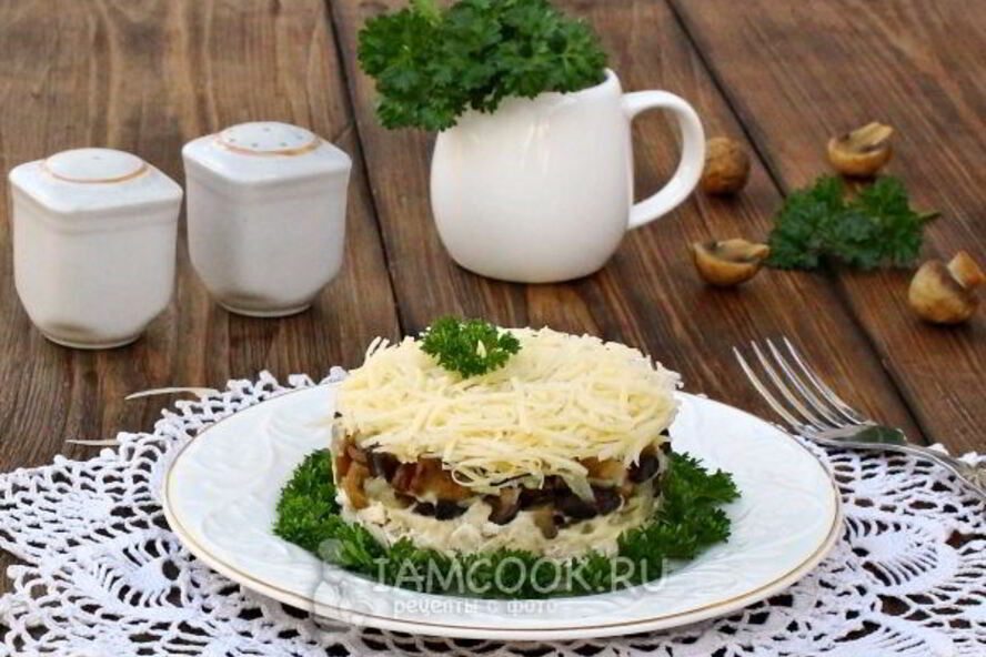 Рецепт салат с курицей, грибами и сыром