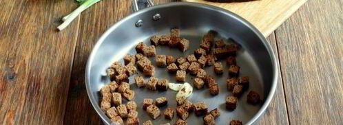 салат с морковью и сухариками. Шаг 5