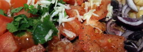 салат с нутом, копченым мясом и помидорами. Шаг 3