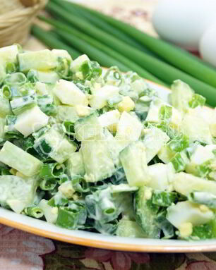 Салат с огурцом и яйцом