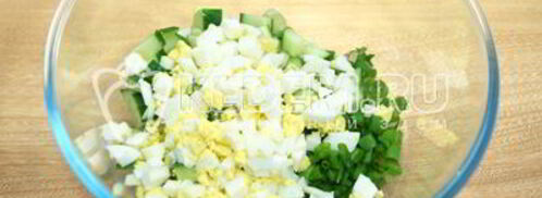 салат с огурцом и яйцом. Шаг 3