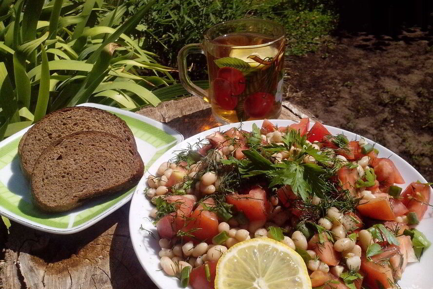 Рецепт салат с помидорами и фасолью