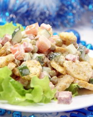 Салат с сухариками Праздничный