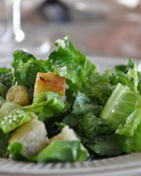 Салат Цезарь классический