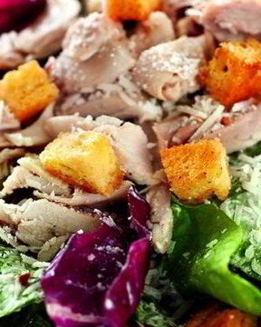 Салат Цезарь с куриной грудкой
