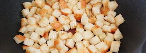 салат цезарь с курицей и сухариками. Шаг 7