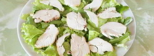 салат цезарь с курицей и сухариками. Шаг 9