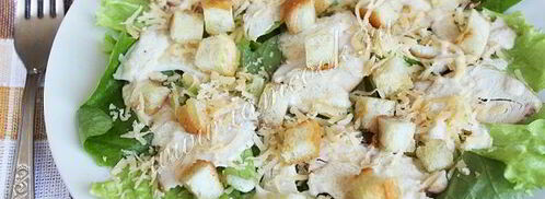 салат цезарь с курицей и сухариками. Шаг 12