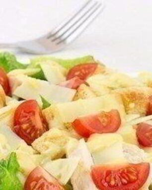 Салат Цезарь с курицей