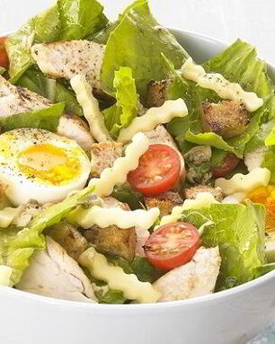 Салат Цезарь с легкой заправкой