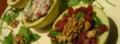 салат в яблоках с руколой, грецкими орехами и вяленым мясом. Шаг 4