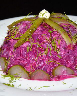 Свекольный салат c чесноком