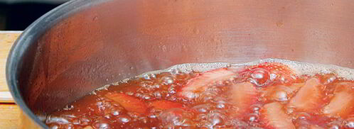 шоколадный соус с клубникой и виски. Шаг 2