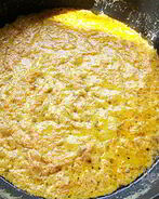 Сметанный соус с морковкой и луком